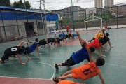 如何通过训练加强篮球防守能力（掌握篮球防守技巧，提升手臂力量）