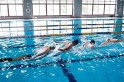 泳池中游泳技巧掌握要领（提升游泳技巧的关键是掌握正确的呼吸和姿势）