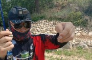 情侣钓鱼之路亚竿的浪漫体验（借助路亚竿，情侣们可以一起享受钓鱼的乐趣）