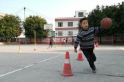 小学生篮球运球防守训练的关键要素（全面提升小学生篮球运球和防守技巧，从小打下坚实基础）