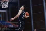 篮球防守投篮技巧马健的秘诀（揭秘篮球防守大师马健的神奇技巧）
