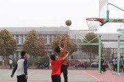 提升篮球防守能力的秘诀（通过有针对性的训练和技巧改进，成为一名出色的篮球防守者）