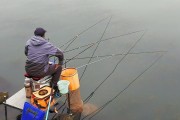 为什么钓鱼要用路亚竿？（探讨路亚竿的优势与使用技巧）
