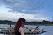 河钓新宠-路亚竿的魅力（揭秘路亚竿在河里钓鱼的技巧与心得）