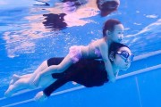 培养小孩游泳技巧的重要性（让孩子掌握游泳，给他们安全与自信的翅膀）