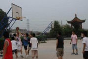 如何应对防守压力（解决防守困扰，提高篮球技巧的实用建议）