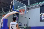 打篮球的必杀技（掌握技巧，成为无解的防守者）