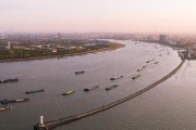 黄浦江吴淞口路亚钓鱼探秘（探索黄浦江口钓鱼的乐趣与技巧）