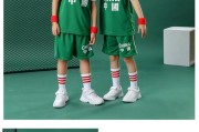 小姑娘的坚强防守（小男孩惊叹之后，篮球场上的平等与团结）