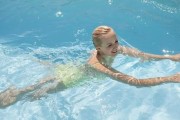 学游泳的技巧和方法（掌握游泳的秘诀）