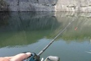 急流河流中的路亚钓鱼技巧（掌握技巧，畅享丰收）