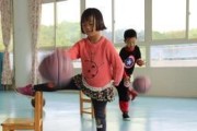 创新篮球教学方式（提高篮球技能，让椅子成为你的防守伙伴）
